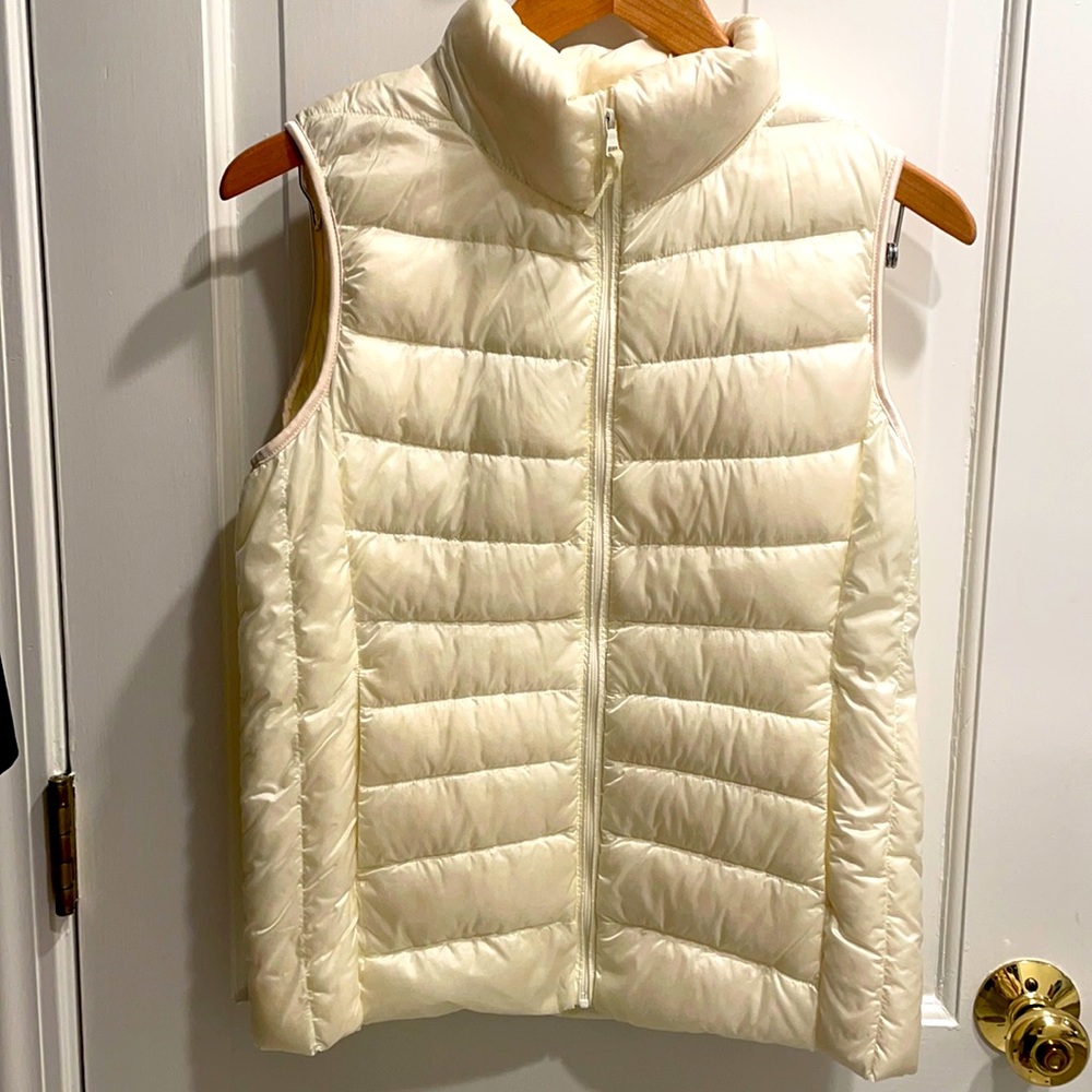 Uniqlo Off White Sleeveless Puffer Vest